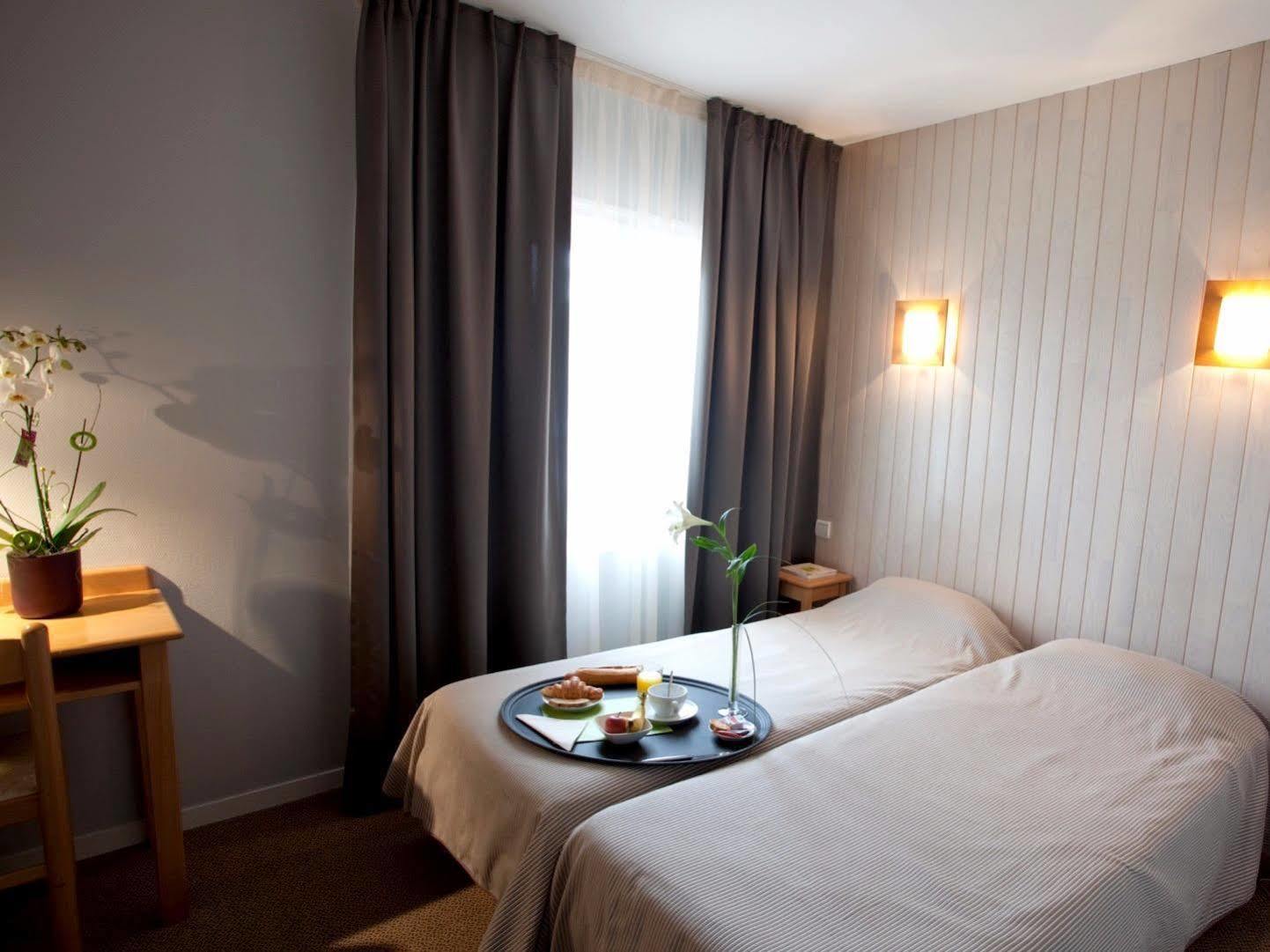 Logis Hotel Le Relais Biscarrosse Bagian luar foto